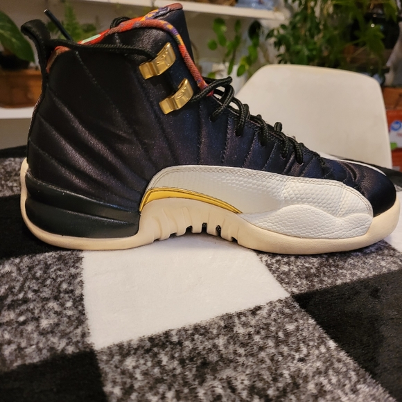 Jordan 12 Playoffs. Sneaker size women's 8.5 boys 7. - Picture 6 of 11